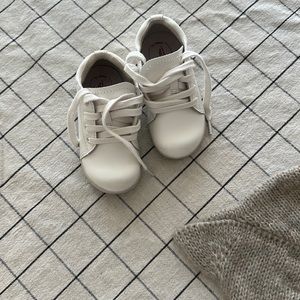 Like new stride rite Toddler Boys SRT Elliot Shoes! Very comfortable for baby!